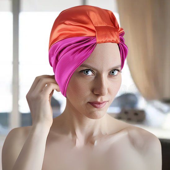 Bonnet en satin noué