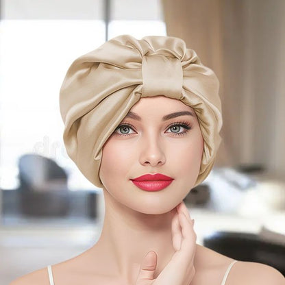 Bonnet en satin doré