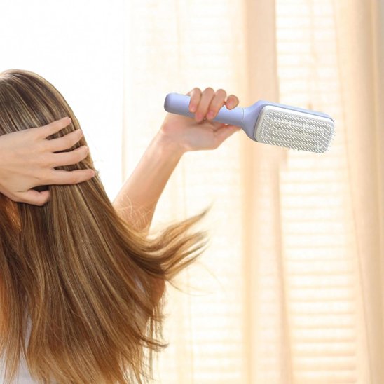 Brosse à cheveux avec massage du cuir chevelu 