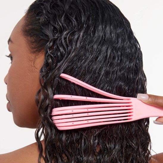 Brosse cheveux crée des vagues naturelles  