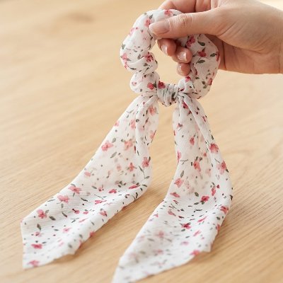 Chouchou pour les cheveux fleuris  délicat