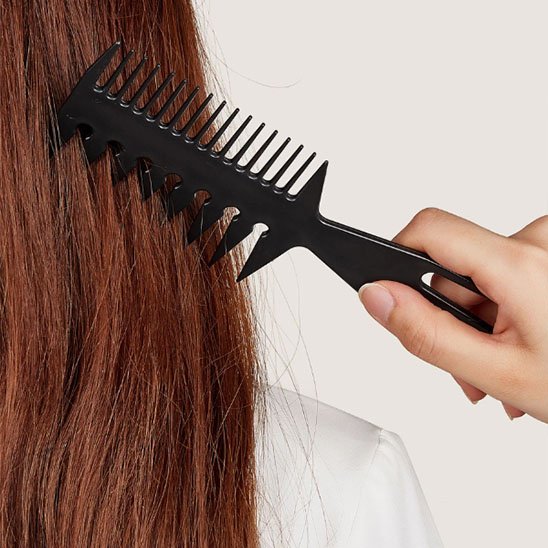 Peigne outil de coiffure 